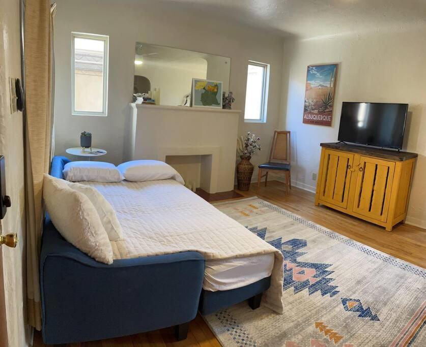 Vintage Charm Vacation Home With Modern Comforts Near Old Town 앨버커키 외부 사진