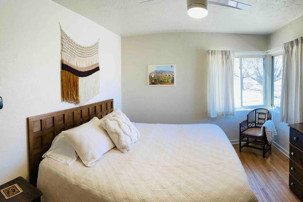 Vintage Charm Vacation Home With Modern Comforts Near Old Town 앨버커키 외부 사진