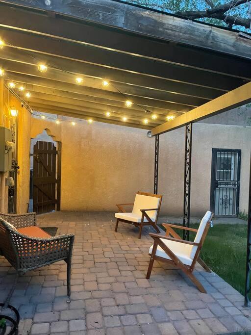 Vintage Charm Vacation Home With Modern Comforts Near Old Town 앨버커키 외부 사진