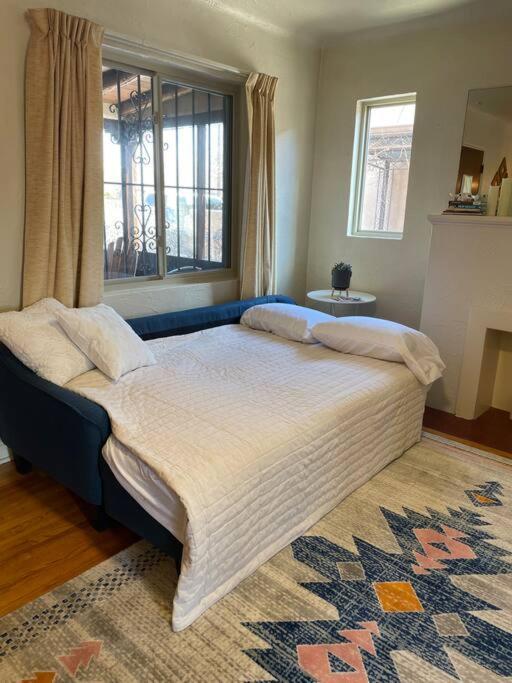 Vintage Charm Vacation Home With Modern Comforts Near Old Town 앨버커키 외부 사진