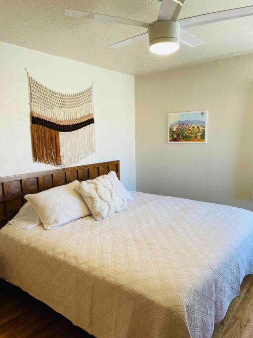 Vintage Charm Vacation Home With Modern Comforts Near Old Town 앨버커키 외부 사진