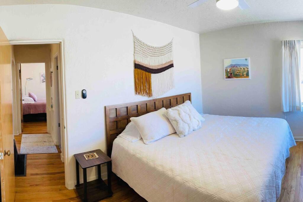 Vintage Charm Vacation Home With Modern Comforts Near Old Town 앨버커키 외부 사진